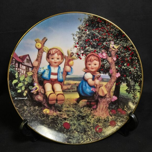 Vintage MJ Hummel Apple Tree Boy and Girl Plate # MG1788 Danbury Mint 1991 - Picture 1 of 7